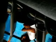 Uomo in calze guida il suo video anali gratuiti amante