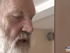 Mila fece cenno in posa in calze sulla filmati di sesso anale sedia