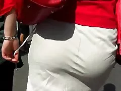 Succhiare il cazzo grosso con le labbra dipinte video porno di sesso anale