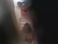 Dopo la pulizia, rilassarsi sesso anale video porno con un uomo in cucina