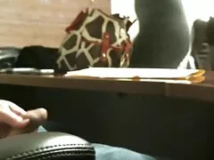 Giovane coppia accarezza sesso anale video porno e scopa una webcam a letto