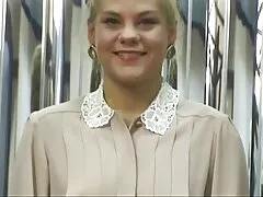 Orgasmo da strapon con un dottorato depravato in ufficio video porno penetrazione anale