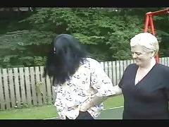 Atletico video porno gratis anali ragazza piegato sul pavimento e tirato un muscolo